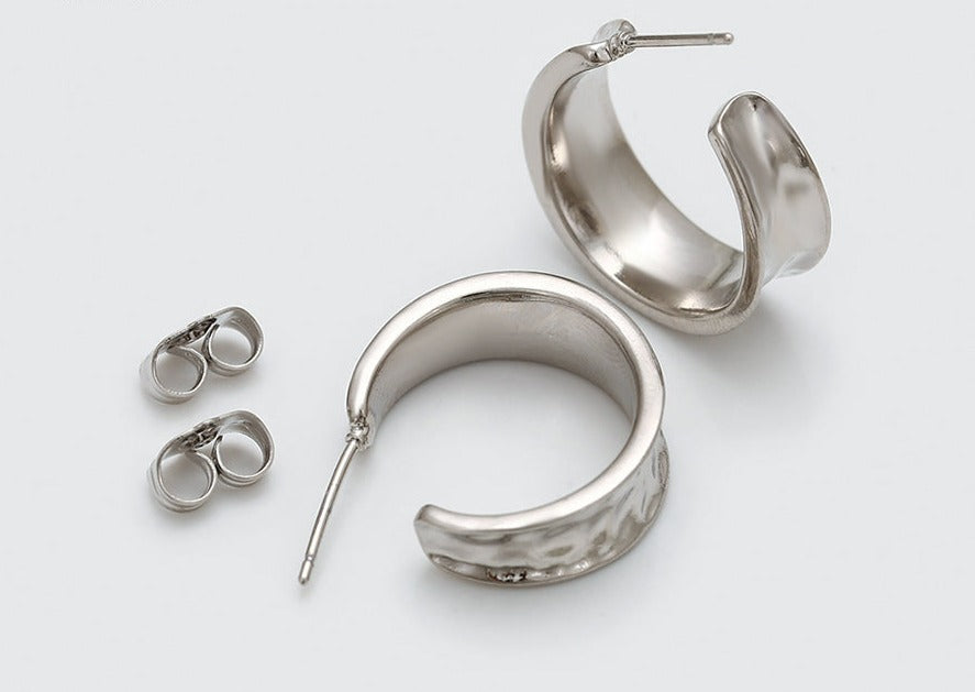 Ohrring Stecker Lessi 925er versilbert hängend