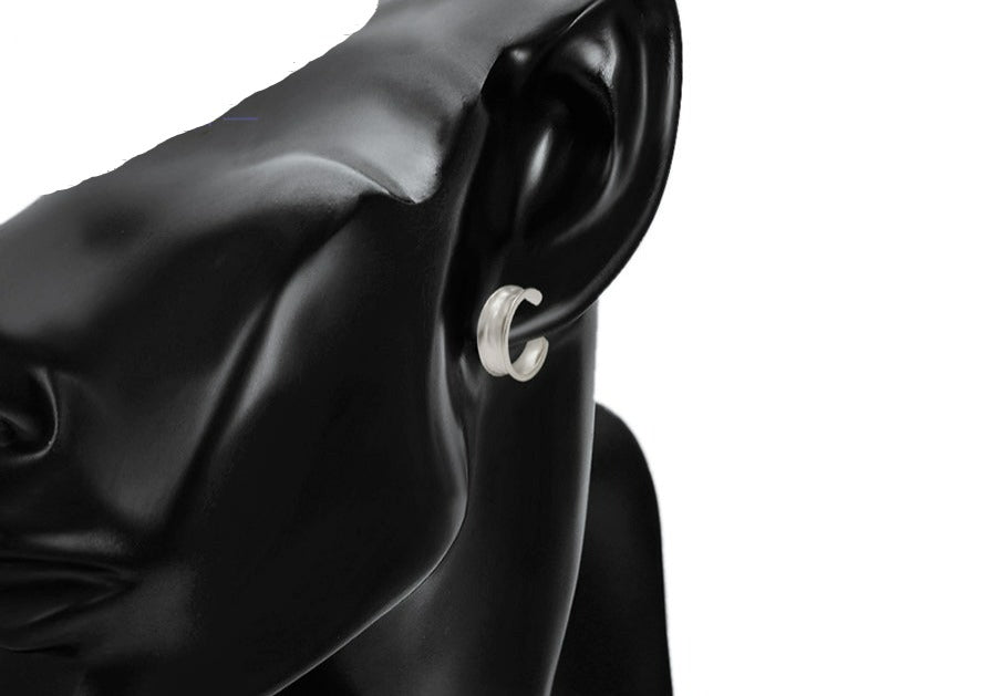 Ohrring Stecker Lessi 925er versilbert hängend