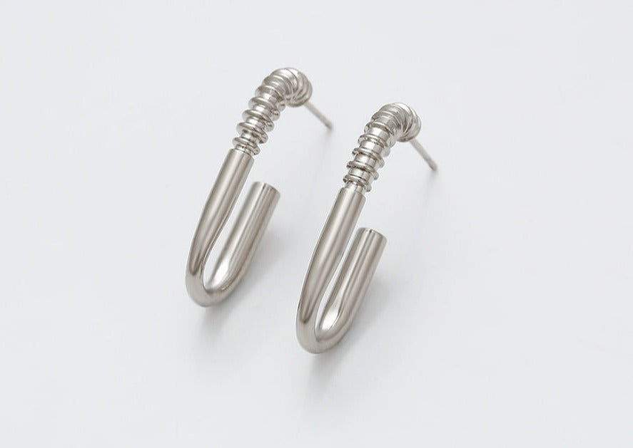 Ohrring Stecker Margreth 925er versilbert hängend