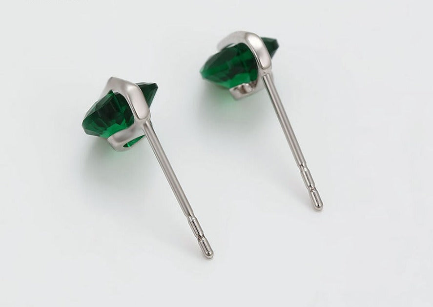 Ohrring Stecker Herz aus Edelstahl mit grünem Stein