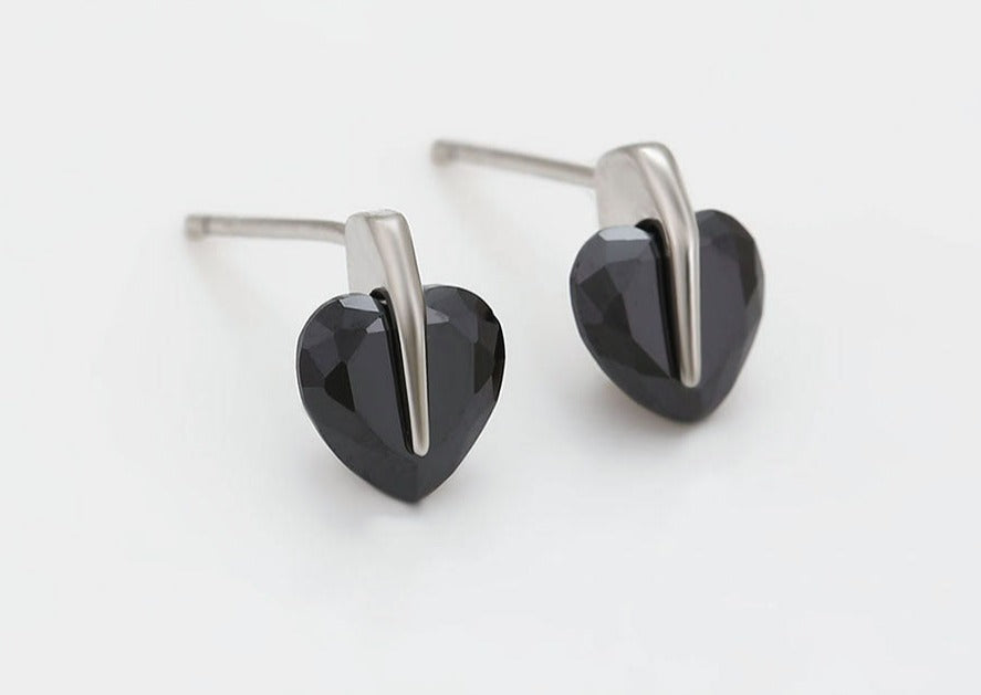 Ohrring Stecker Herz aus Edelstahl mit schwarzem Stein