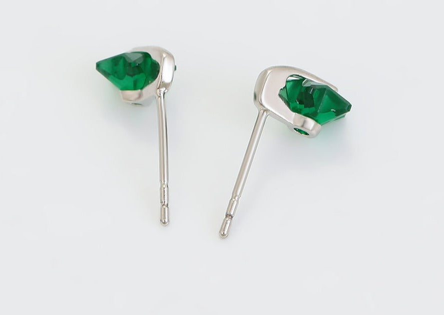 Ohrring Stecker Stern aus Edelstahl mit grünem Stein