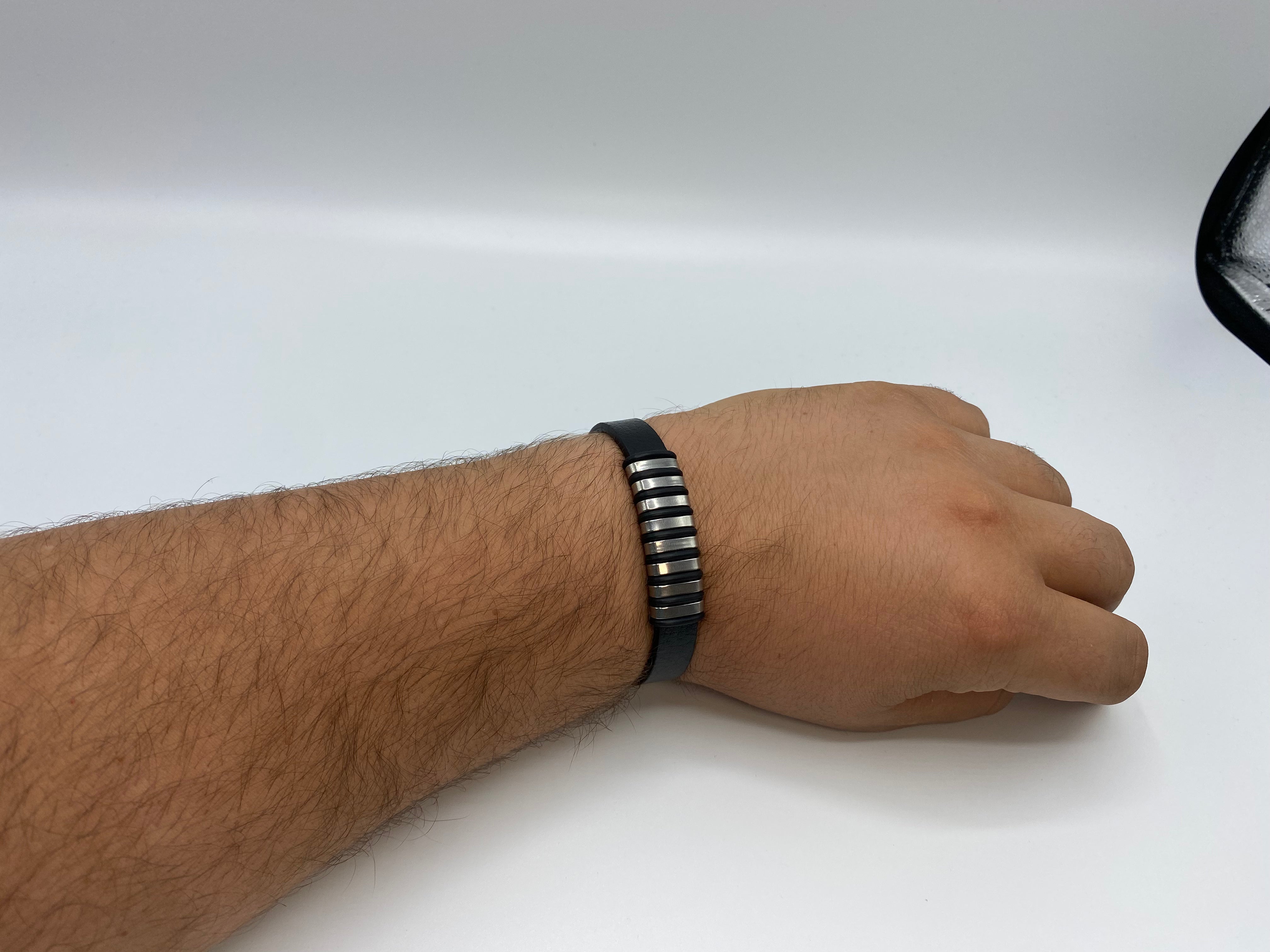 Echt-Leder-Armband gestreift versilbert