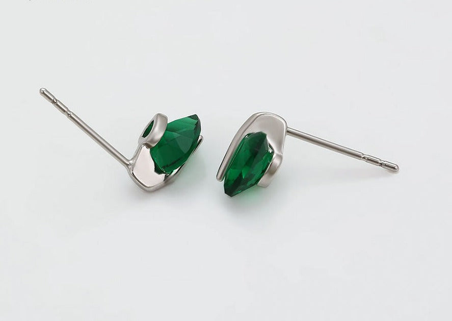Ohrring Stecker Herz aus Edelstahl mit grünem Stein
